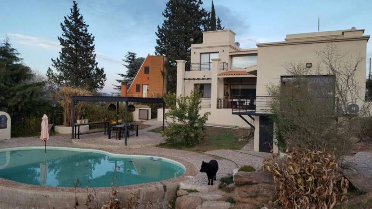 4 bedrooms House in Cordoba, Argentina No. 61812