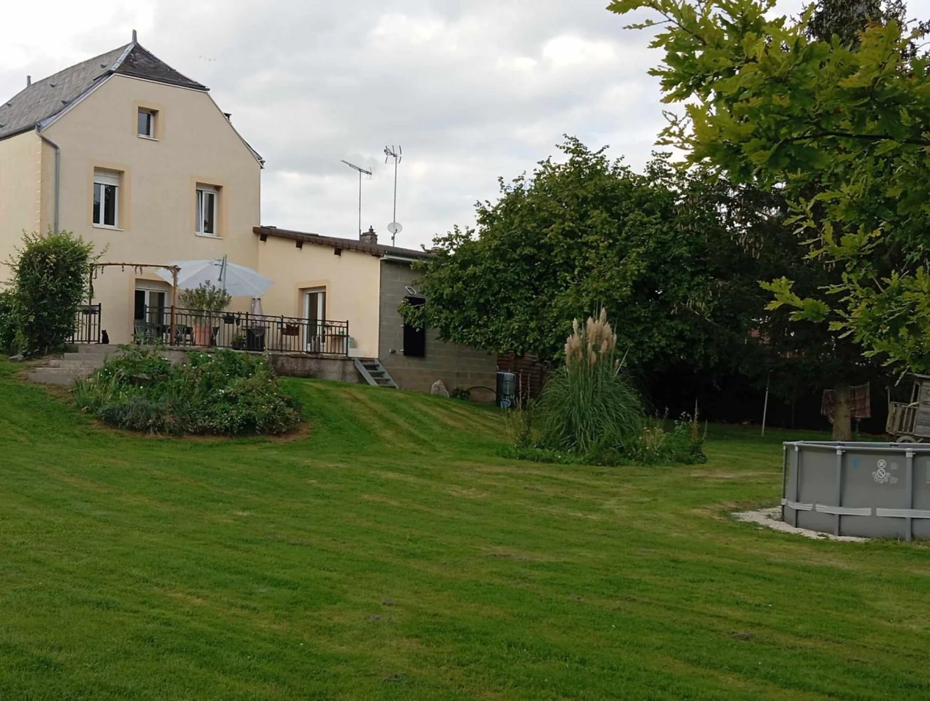 Дом с 6 комнатами в Серенкур, Франция № 247793