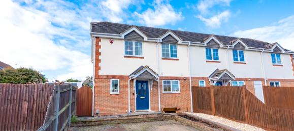 3 bedrooms House in Aldershot, United Kingdom No. 977 19