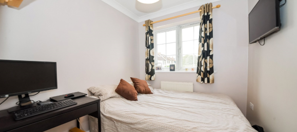 3 bedrooms House in Aldershot, United Kingdom No. 977 27