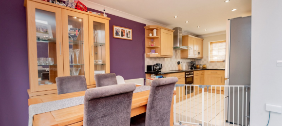 3 bedrooms House in Aldershot, United Kingdom No. 977 29