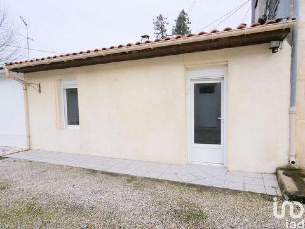 2 bedrooms House in Lamarque, France No. 9821
