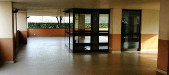 3 bedrooms Apartment in Rho, Italy No. 373124 3