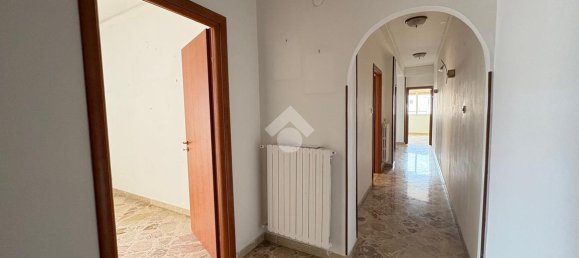 4 rooms Apartment in Palermo, Italy No. 1753 8