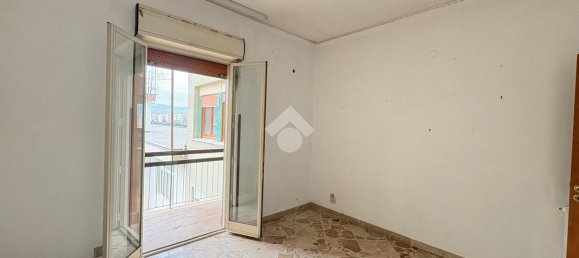 4 rooms Apartment in Palermo, Italy No. 1753 10