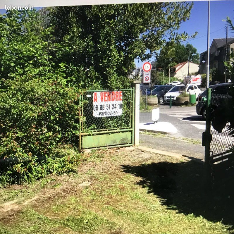  Land in Sainte-Genevieve-des-Bois, France No. 291385