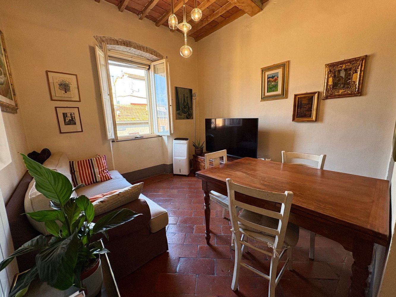 6غرفة شقة في Arezzo, Italy رقم 281589