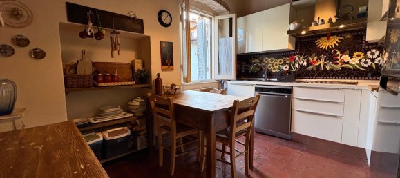 6 rooms Apartment in Arezzo, Italy No. 281589 8