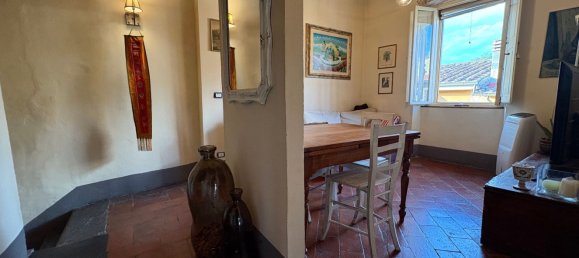 6 rooms Apartment in Arezzo, Italy No. 281589 4