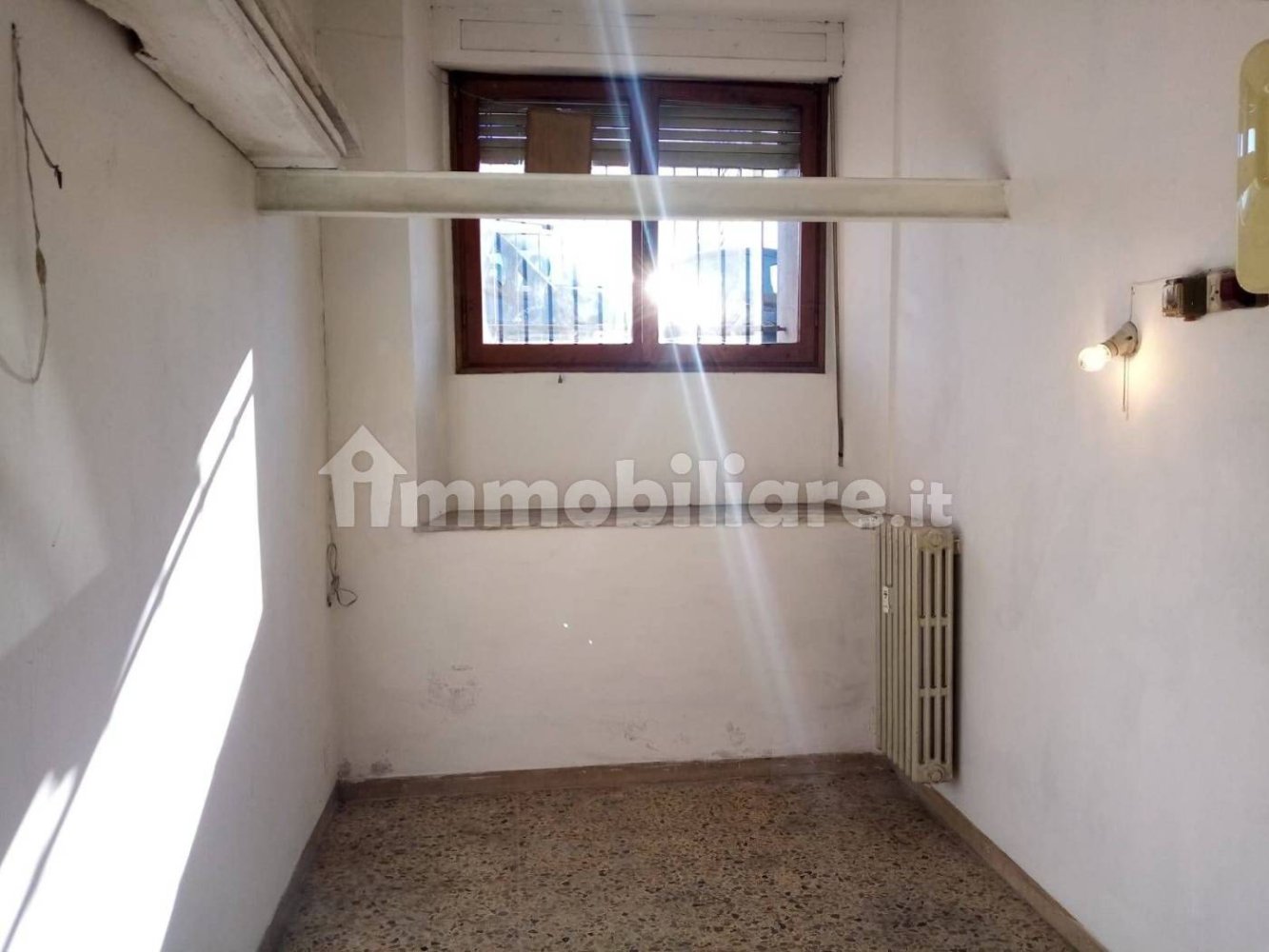 10m² Warehouse in Florence, Italy No. 39780