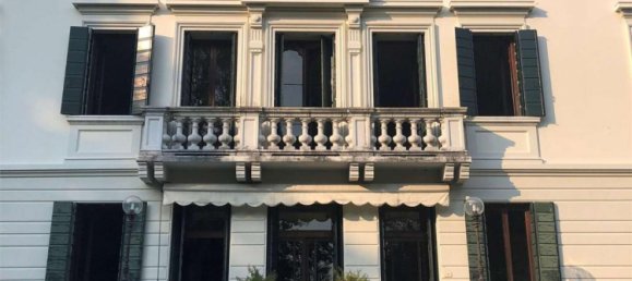 6 bedrooms Villa in Treviso, Italy No. 738 10