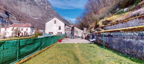 3 bedrooms House in Livet-et-Gavet, France No. 196906 2