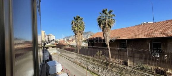 4-salle Appartement à Palermo, Italy No. 45582 43