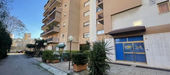 4-salle Appartement à Palermo, Italy No. 45582 4