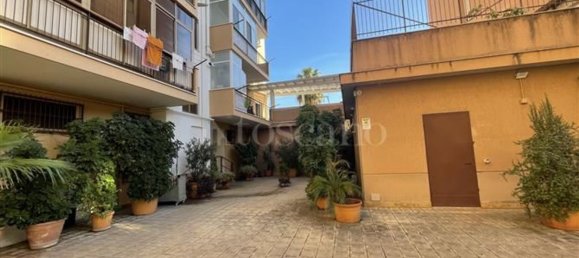 4-salle Appartement à Palermo, Italy No. 45582 15