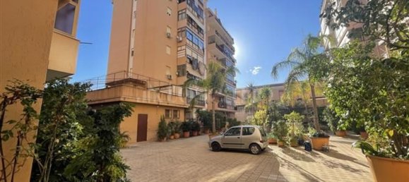 4-salle Appartement à Palermo, Italy No. 45582 12