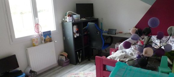 Casa de 3 dormitorios en Sennely, France No. 213209 8