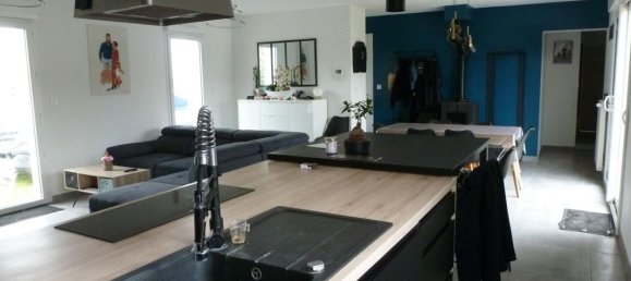 Casa de 3 dormitorios en Sennely, France No. 213209 3