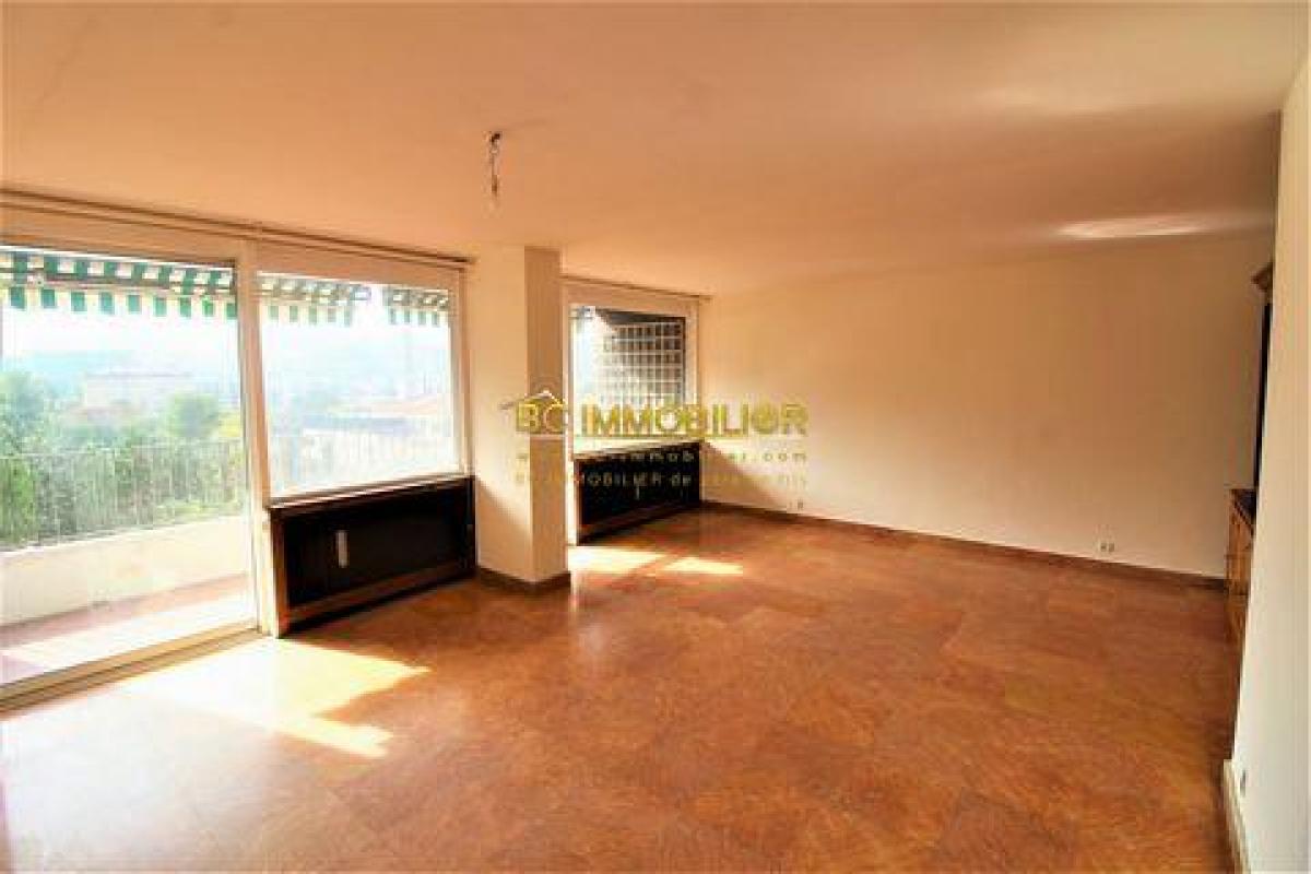 Кондоминиум  с 4 спальнями в Марсель, Франция № 4143