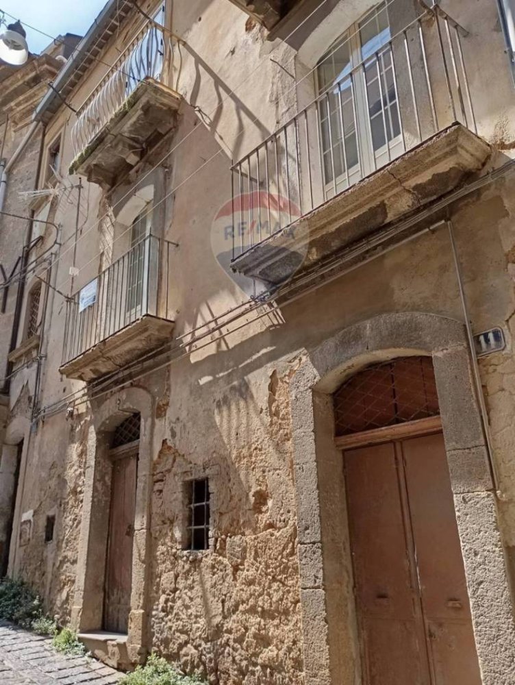 2 bedrooms House in Caltagirone, Italy No. 164732