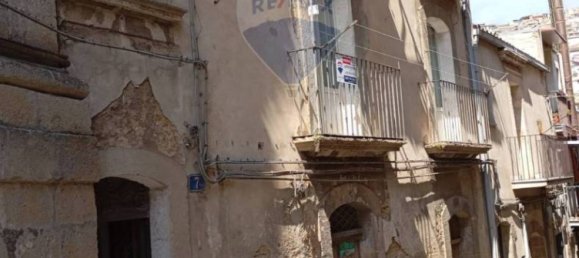 2 bedrooms House in Caltagirone, Italy No. 164732 14