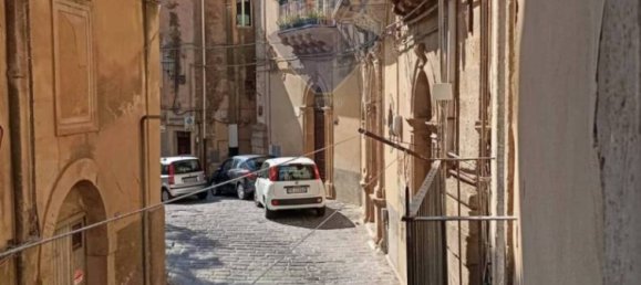 2 bedrooms House in Caltagirone, Italy No. 164732 4