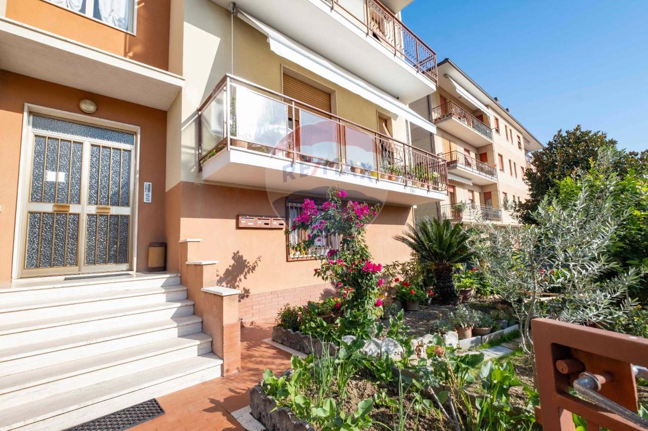 9 rooms Apartment in Monte Roberto, Italy No. 5615