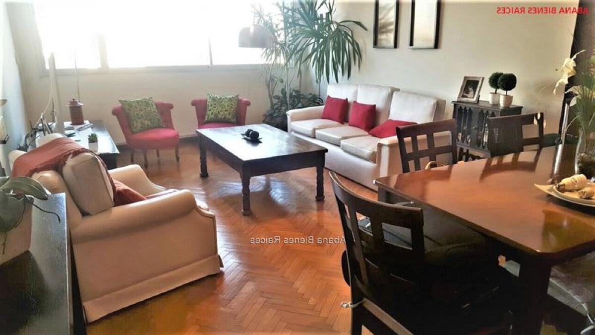 Apartamento de 3 dormitorios en Montevideo, Uruguay No. 1275