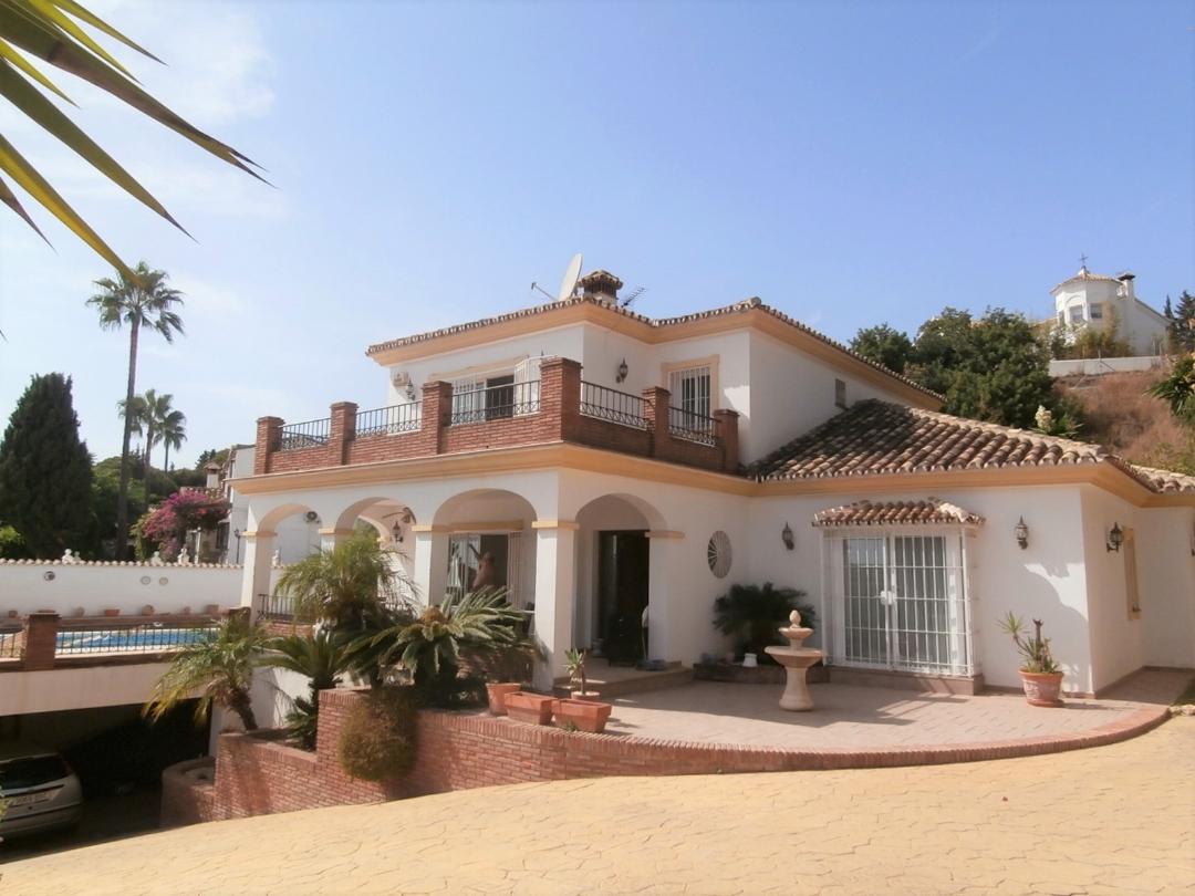 Villa de 4 dormitorios en Mijas, Spain No. 23575