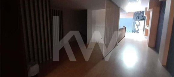 349m² Commercial property in Porto, Portugal No. 37912 4