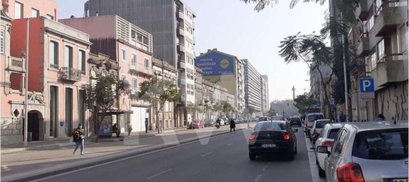 349m² Commercial property in Porto, Portugal No. 37912 8