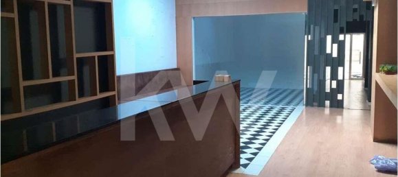 349m² Commercial property in Porto, Portugal No. 37912 2