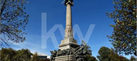 349m² Commercial property in Porto, Portugal No. 37912 10