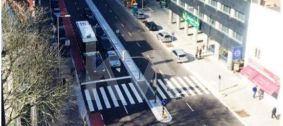 349m² Commercial property in Porto, Portugal No. 37912 11