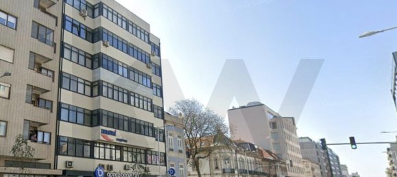349m² Commercial property in Porto, Portugal No. 37912 14