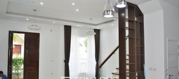 4 bedrooms Villa in Long Bien, Vietnam No. 2880 3