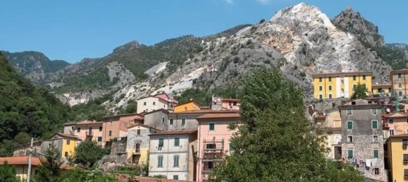 4 rooms Apartment in Carrara, Italy No. 265153 9
