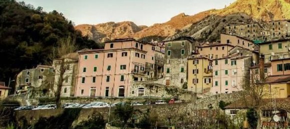 4 rooms Apartment in Carrara, Italy No. 265153 2