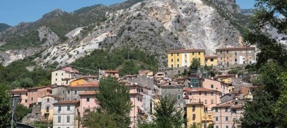 4 rooms Apartment in Carrara, Italy No. 265153 10
