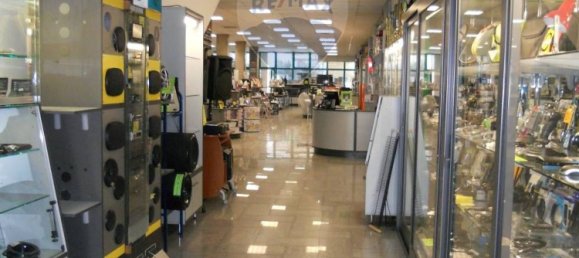 Коммерческая недвижимость 470м² в Патерно, Италия № 136867 8