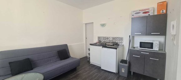 Здание с 9 комнатами в Мюгрон, Франция № 192971 11