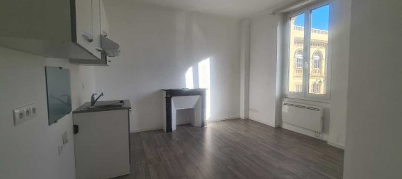 Здание с 9 комнатами в Мюгрон, Франция № 192971 13