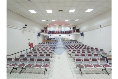  مستودع في Lisbon, Portugal 1250متر مربع رقم 72324