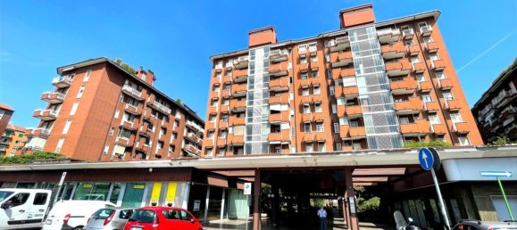 5 bedrooms Apartment in Milan, Italy No. 362682 3