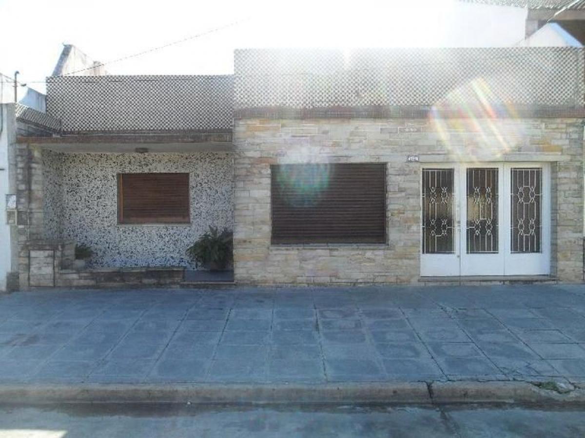 3 bedrooms House in Moron, Argentina No. 13081