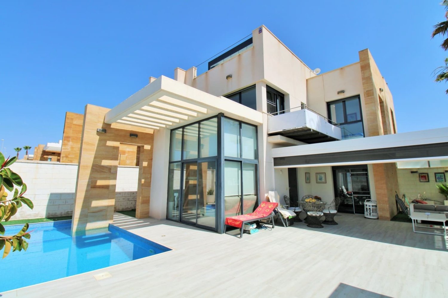 3 bedrooms House in Alicante, Spain No. 194532