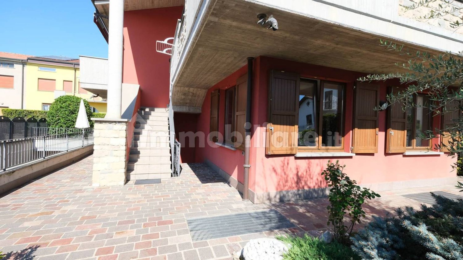 3 bedrooms Villa in Curno, Italy No. 382215