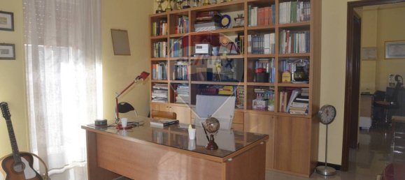 4 bedrooms House in Vittoria, Italy No. 273003 10