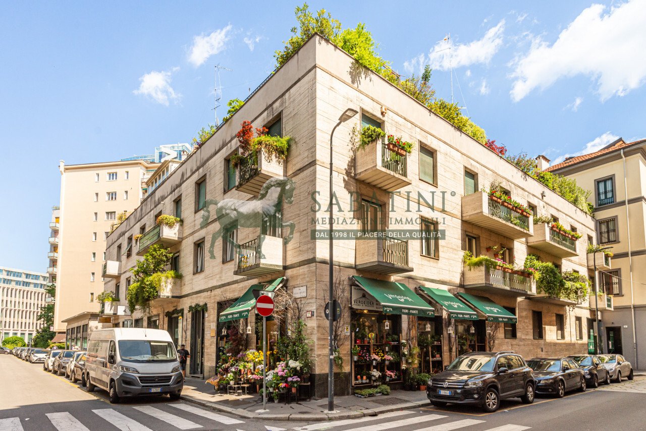 2 bedrooms Apartment in Milan, Italy No. 291805