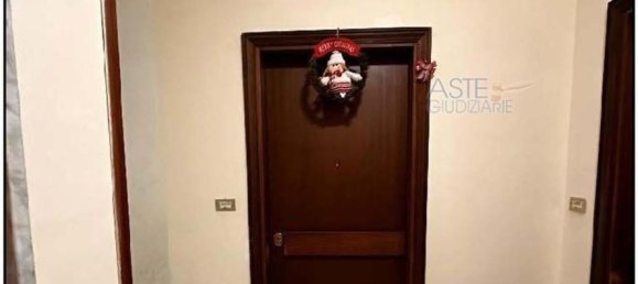 4 bedrooms Apartment in Rome, Italy No. 335495 10